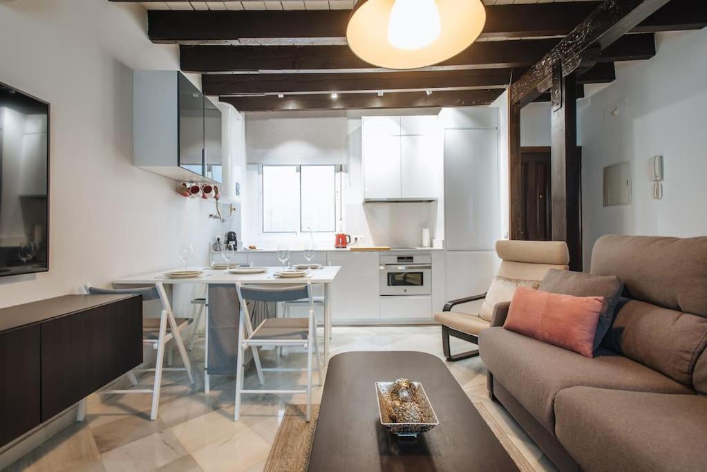 Ad2b Apartment, 300m From Cathedral With 2br Apartamento Sevilha