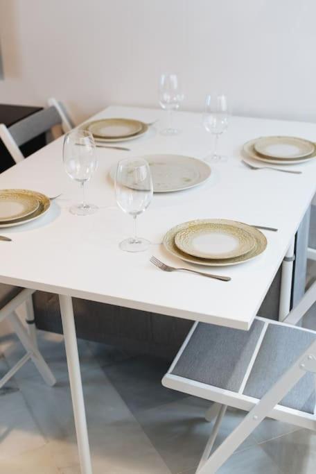 Ad2b Apartment, 300m From Cathedral With 2br * Seville